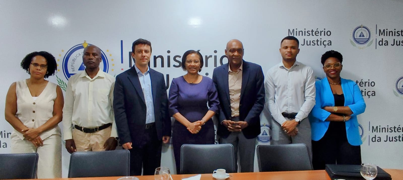 𝗠𝗶𝗻𝗶𝘀𝘁𝗿𝗮 𝗱𝗮 𝗝𝘂𝘀𝘁𝗶ç𝗮 𝗿𝗲ú𝗻𝗲-𝘀𝗲 𝗰𝗼𝗺 𝗮 𝗨𝗻𝗶𝗱𝗮𝗱𝗲 𝗱𝗲 𝗖𝗼𝗺𝗽𝗲𝘁𝗶𝘁𝗶𝘃𝗶𝗱𝗮𝗱𝗲 𝗲 𝗮 𝗘𝗺𝗽𝗿𝗲𝘀𝗮 𝗣𝗥𝗜𝗠𝗘 𝗖𝗢𝗡𝗦𝗨𝗟𝗧𝗜𝗡𝗚 𝗦.𝗔., 𝗿𝗲𝘀𝗽𝗼𝗻𝘀á𝘃𝗲𝗹 𝗽𝗲𝗹𝗼 𝗱𝗲𝘀𝗲𝗻𝘃𝗼𝗹𝘃𝗶𝗺𝗲𝗻𝘁𝗼 𝗱𝗮 𝗣𝗹𝗮𝘁𝗮𝗳𝗼𝗿𝗺𝗮 𝗘𝗺𝗽𝗿𝗲𝘀𝗮 𝗢𝗻𝗹𝗶𝗻𝗲 (𝗣𝗘𝗢)