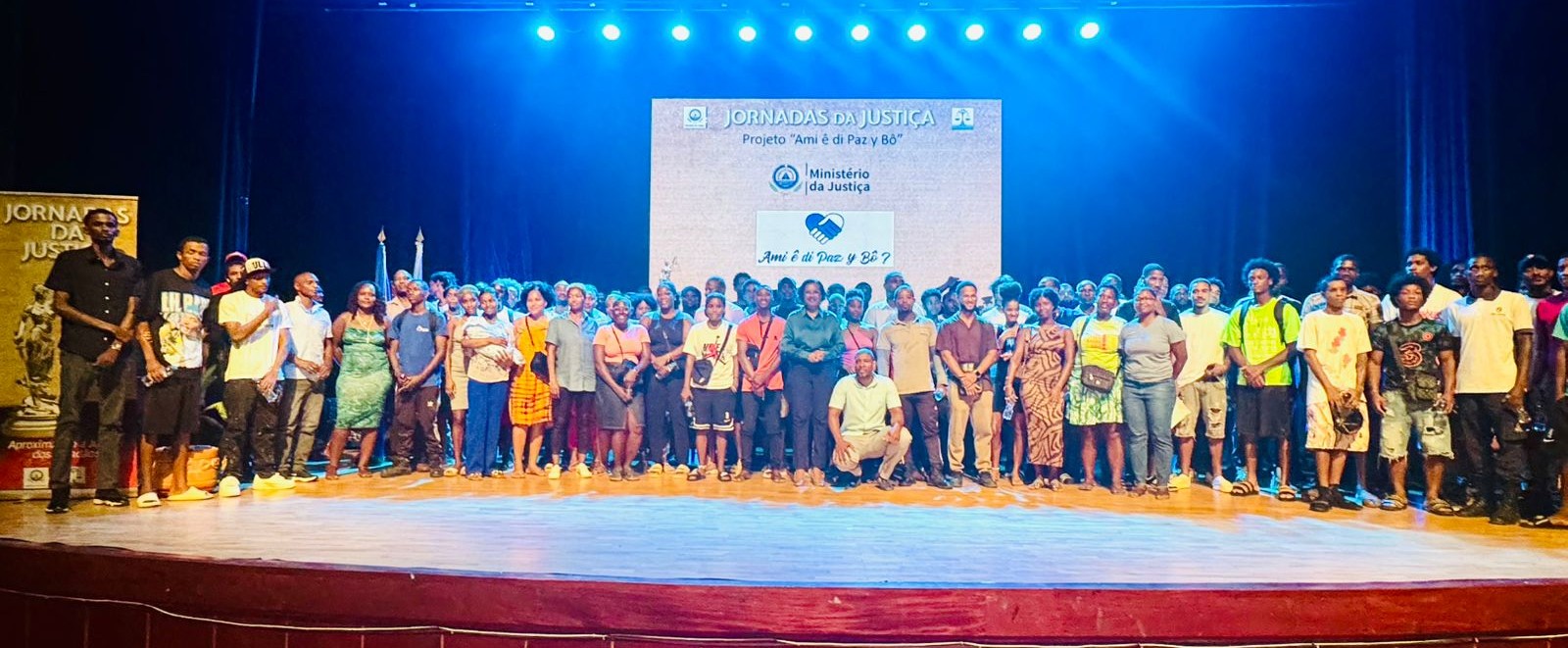 𝗠𝗶𝗻𝗶𝘀𝘁𝗿𝗮 𝗱𝗮 𝗝𝘂𝘀𝘁𝗶ç𝗮 𝗽𝗿𝗲𝘀𝗶𝗱𝗲 𝗮𝗯𝗲𝗿𝘁𝘂𝗿𝗮 𝗱𝗲 𝗰𝘂𝗿𝘀𝗼 𝗱𝗲 𝗰𝗼𝗻𝗱𝘂çã𝗼 𝗱𝗶𝗿𝗶𝗴𝗶𝗱𝗼 𝗮 𝗷𝗼𝘃𝗲𝗻𝘀 𝗱𝗲 𝗱𝗶𝘃𝗲𝗿𝘀𝗼𝘀 𝗯𝗮𝗶𝗿𝗿𝗼𝘀 𝗱𝗮 𝗰𝗶𝗱𝗮𝗱𝗲 𝗱𝗮 𝗣𝗿𝗮𝗶𝗮 𝗻𝗼 â𝗺𝗯𝗶𝘁𝗼 𝗱𝗮𝘀 𝗝𝗼𝗿𝗻𝗮𝗱𝗮𝘀 𝗱𝗮 𝗝𝘂𝘀𝘁𝗶ç𝗮 𝟮𝟬𝟮𝟱 𝗲 𝗶𝗺𝗽𝗹𝗲𝗺𝗲𝗻𝘁𝗮çã𝗼 𝗱𝗼 𝗣𝗿𝗼𝗷𝗲𝘁𝗼 "𝗔𝗺𝗶 ê 𝗱𝗶 𝗣𝗮𝘇, 𝘆 𝗯ô?"