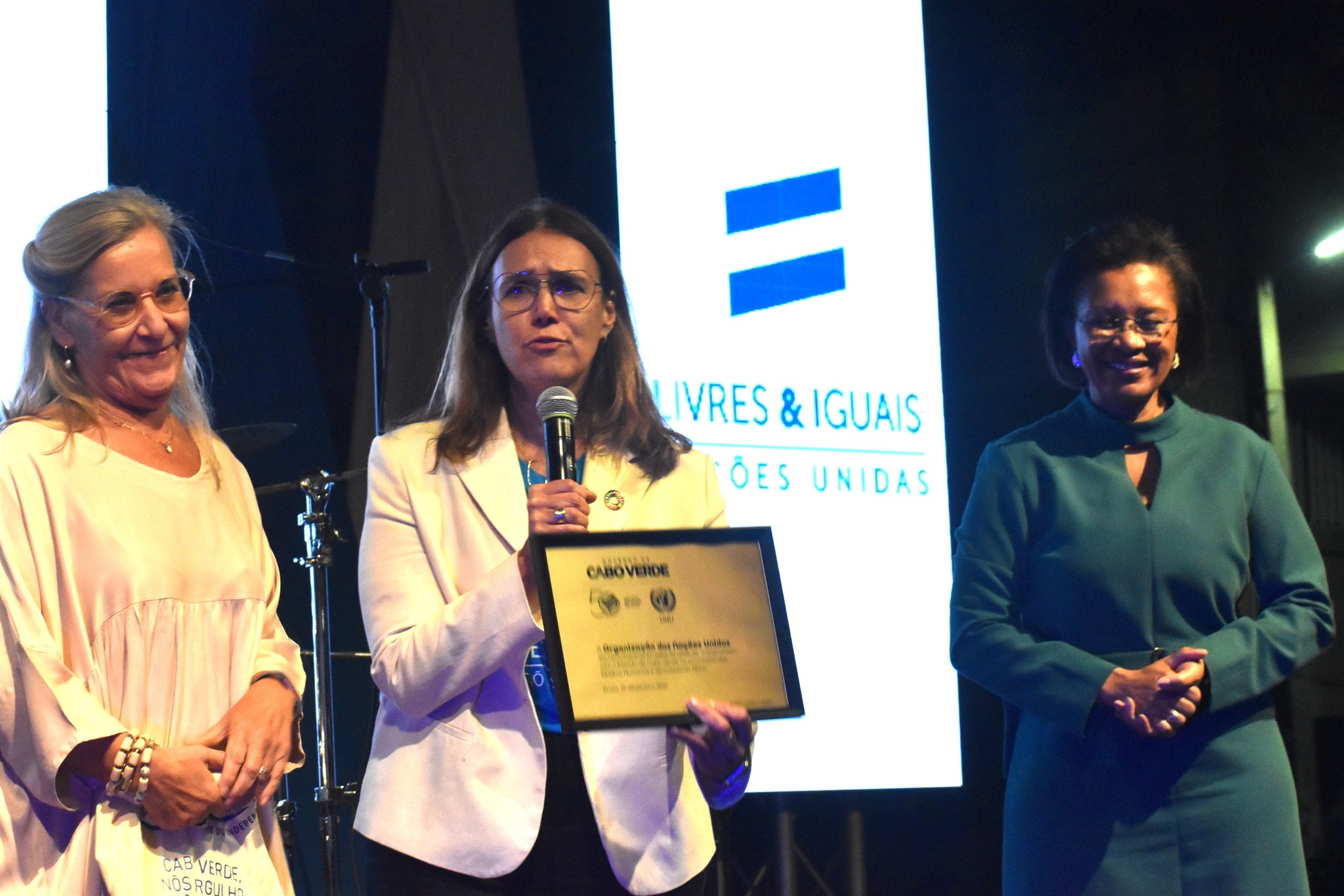 𝐂𝐞𝐫𝐢𝐦𝐨́𝐧𝐢𝐚 𝐬𝐨𝐛𝐫𝐞 𝐨 𝐃𝐢𝐚 𝐈𝐧𝐭𝐞𝐫𝐧𝐚𝐜𝐢𝐨𝐧𝐚𝐥 𝐝𝐨𝐬 𝐃𝐢𝐫𝐞𝐢𝐭𝐨𝐬 𝐇𝐮𝐦𝐚𝐧𝐨𝐬