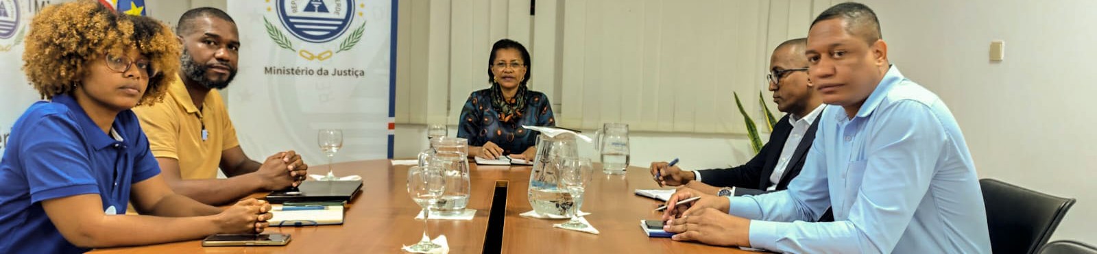 𝐌𝐢𝐧𝐢𝐬𝐭𝐫𝐚 𝐝𝐚 𝐉𝐮𝐬𝐭𝐢𝐜̧𝐚 𝐫𝐞𝐮́𝐧𝐞-𝐬𝐞 𝐜𝐨𝐦 𝐀𝐬𝐬𝐨𝐜𝐢𝐚𝐜̧𝐚̃𝐨 𝐃𝐨𝐧𝐮 𝐍𝐡𝐚 𝐃𝐢𝐬𝐭𝐢𝐧𝐮