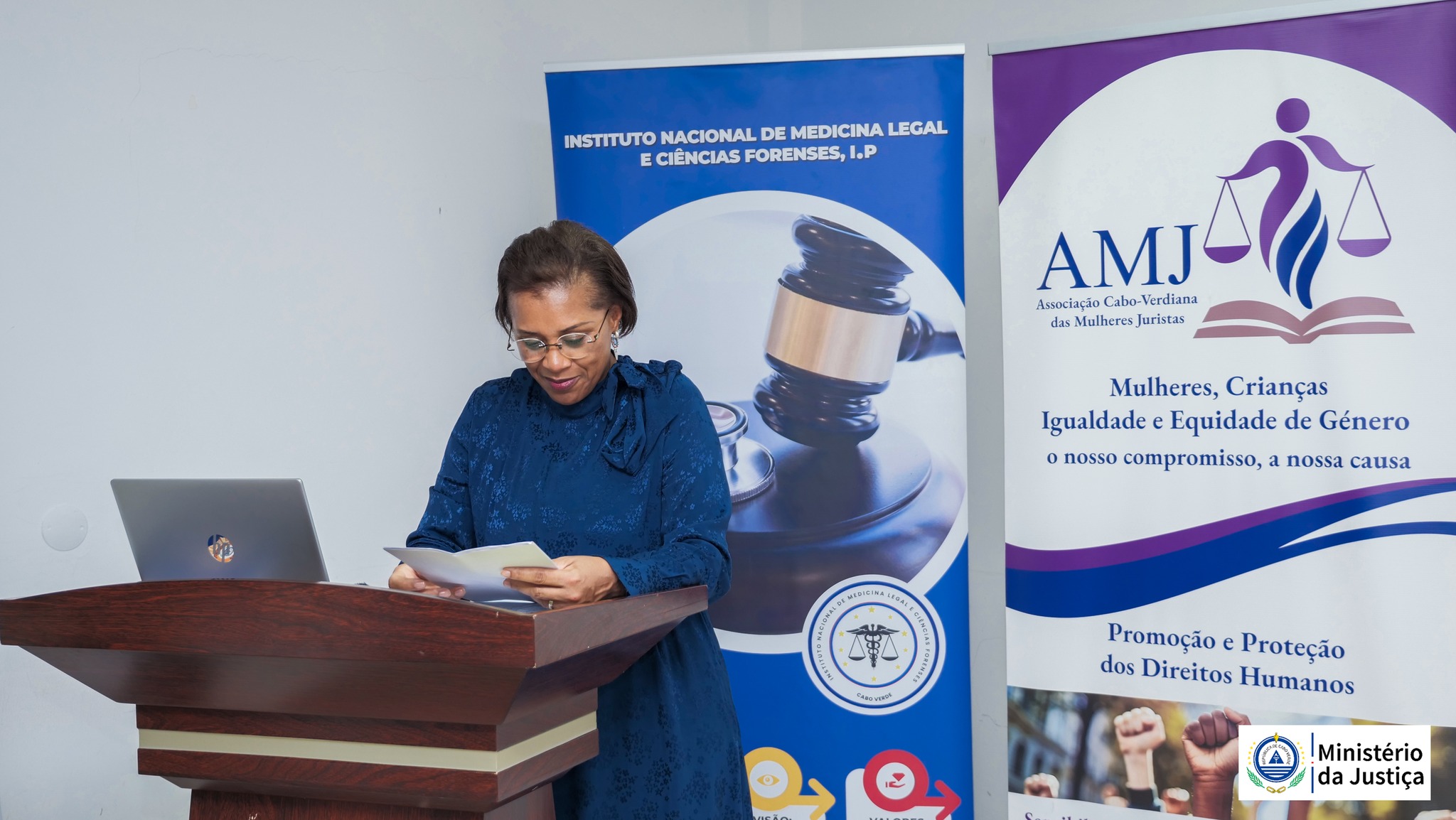 𝐌𝐢𝐧𝐢𝐬𝐭𝐫𝐚 𝐝𝐚 𝐉𝐮𝐬𝐭𝐢𝐜̧𝐚 𝐩𝐚𝐫𝐭𝐢𝐜𝐢𝐩𝐚 𝐧𝐚 𝐏𝐚𝐥𝐞𝐬𝐭𝐫𝐚 𝐕𝐨𝐳𝐞𝐬 𝐏𝐫𝐨𝐭𝐞𝐠𝐢𝐝𝐚𝐬: 𝐄𝐧𝐜𝐨𝐧𝐭𝐫𝐨 𝐩𝐞𝐥𝐚 𝐏𝐫𝐞𝐯𝐞𝐧𝐜̧𝐚̃𝐨 𝐝𝐚 𝐕𝐢𝐨𝐥𝐞̂𝐧𝐜𝐢𝐚 𝐒𝐞𝐱𝐮𝐚𝐥