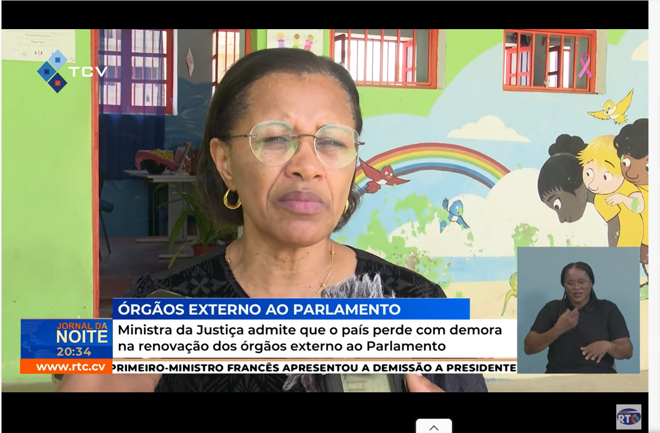 Ministra da Justiça admite que o país perde com demora na renovação dos órgãos externo ao Parlamento